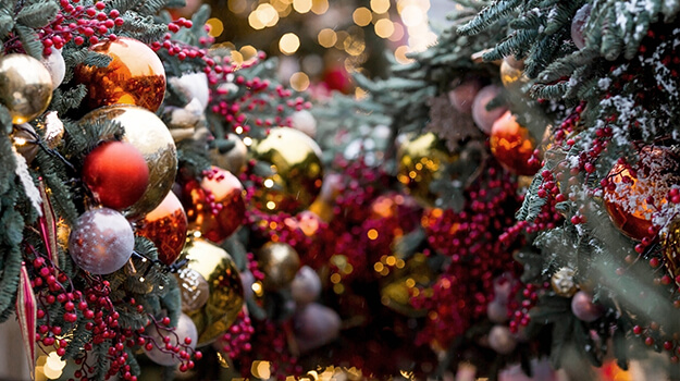 Why add fir trees and how to add natural fir branches, pine or berries to your Christmas tree.