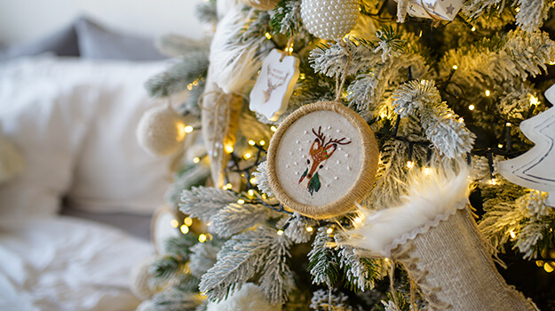 How to decorate for Christmas for a Scandinavian style decor.