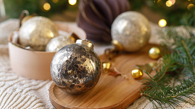 Black Christmas ornaments and Christmas decorations for modern and traditional decor.